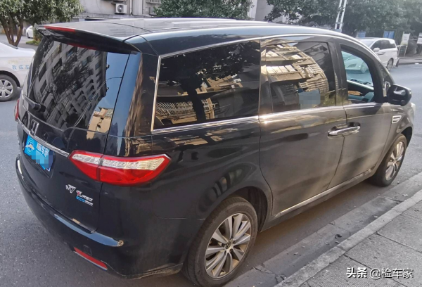 百公里油耗“五桶”,當年20多萬的納智捷MPV貶值幅度太驚人 百公里油耗“五桶”,當年20多萬的納智捷MPV貶值幅度太驚人