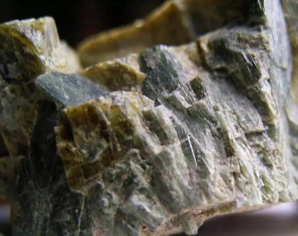 100種漂亮礦石，讓你大開眼界！還有鑑別方法哦