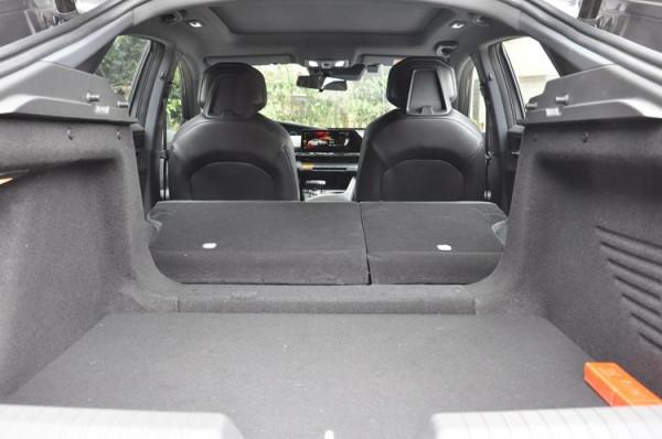 試駕即將上市的長安UNI-V：個性十足 效能更佳