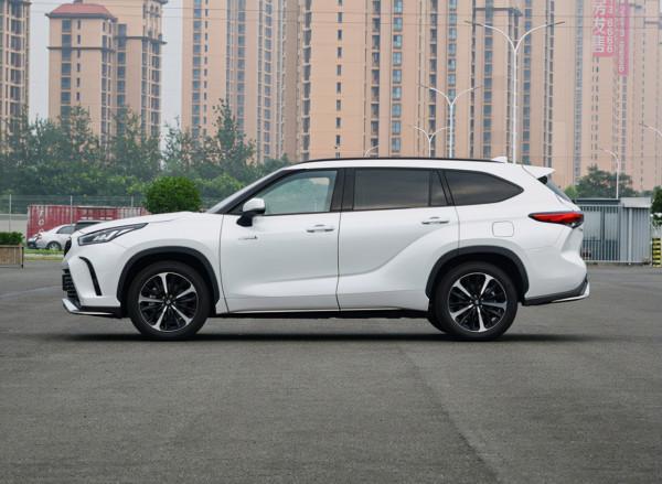 豐田皇冠陸放已上市，車重超2噸，續航1000KM，還能吃92“粗糧”