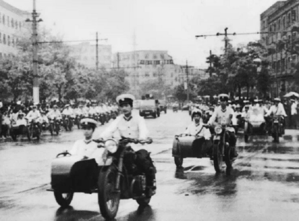 1951年，葉劍英座駕遭特務伏擊，後葉帥笑道：槍法太差，得帶美式榴彈炮來