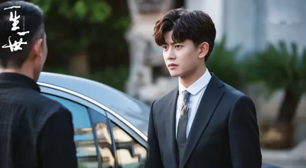 比賭王還囂張?住百億老宅,千萬豪車3天換一輛 比賭王還囂張?住百億老宅,千萬豪車3天換一輛