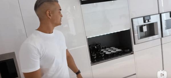 迪拜小哥甩賣7.7億豪宅 買就送勞斯萊斯和法拉利 迪拜小哥甩賣7.7億豪宅 買就送勞斯萊斯和法拉利