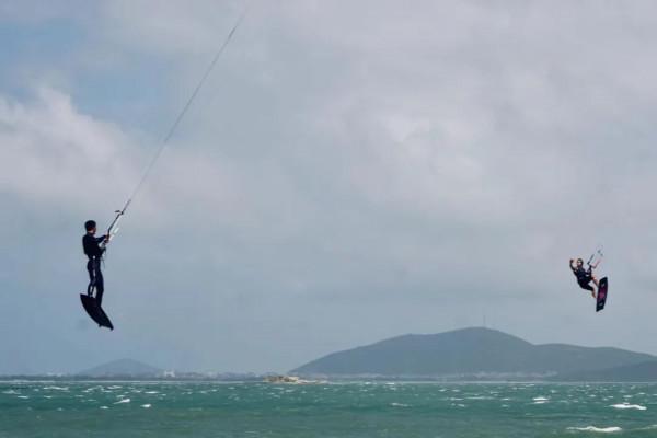 風箏衝浪：海上馭風人，在藍天大海間翻滾馳騁