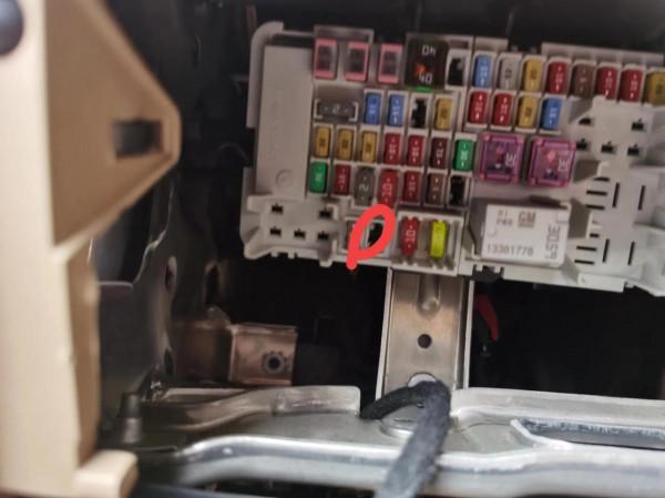 手把手教你安裝別克GL8嵌入式扶手箱