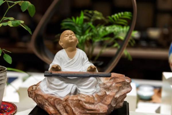 初六｜人有六悟：活在當下，笑在當下，悟在當下