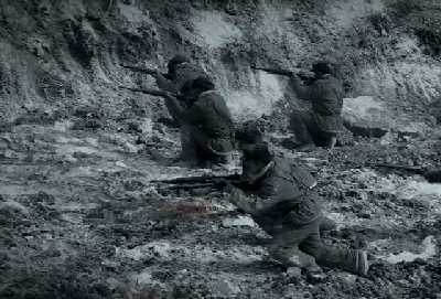 “三三制”拍出來不好看？密集衝鋒的“人海戰術”就好看了嗎？