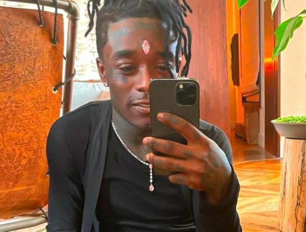 墨西哥Rapper頭皮植入數十條大金鍊，搞了一頭名副其實的金髮