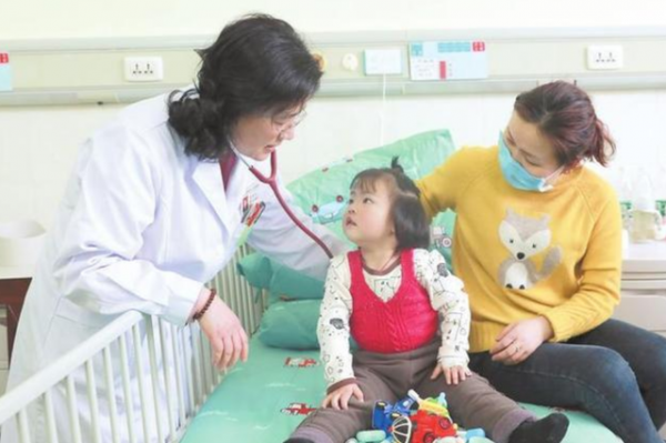 吃一次等於吃9個塑膠袋，很多家長喜歡喂，醫生：真是瞎胡鬧