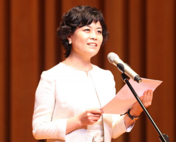 中國作協主席鐵凝，54歲等來真愛：我寧願沒有，也不要湊合的婚姻