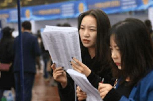 應屆生身份很“值錢”,別肆意揮霍,網友:將會錯過很多優秀崗位 應屆生身份很“值錢”,別肆意揮霍,網友:將會錯過很多優秀崗位