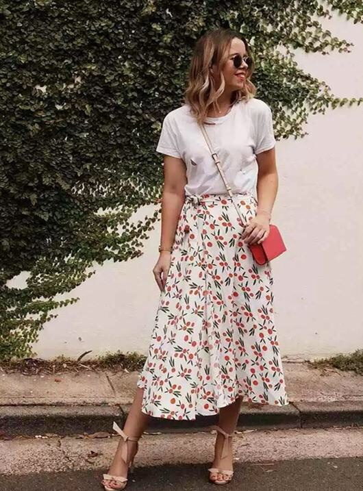 張小斐和賈玲遊環球影城,姐妹倆都瘦了,小斐穿白T恤都快撐不起 張小斐和賈玲遊環球影城,姐妹倆都瘦了,小斐穿白T恤都快撐不起