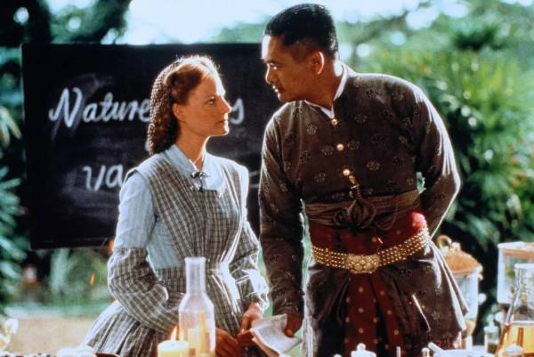 為什麼泰國人見到王室成員要下跪 為什麼泰國人見到王室成員要下跪