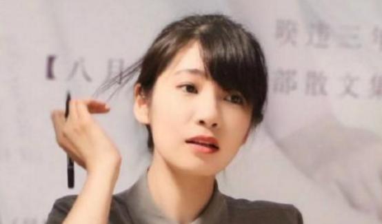 她是高考狀元,同時是北大才女,畢業後“不務正業”受到爭議 她是高考狀元,同時是北大才女,畢業後“不務正業”受到爭議