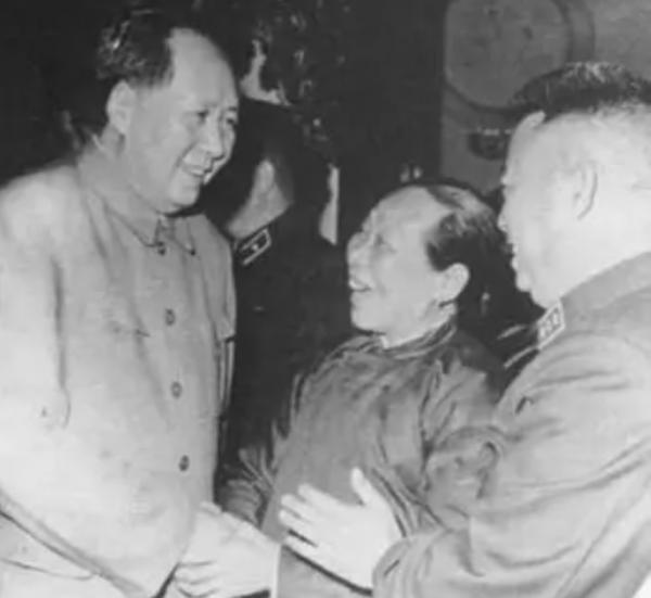 黃繼光母親鄧芳芝，見毛主席3次沒掉淚：我們都是烈屬，怕他難過