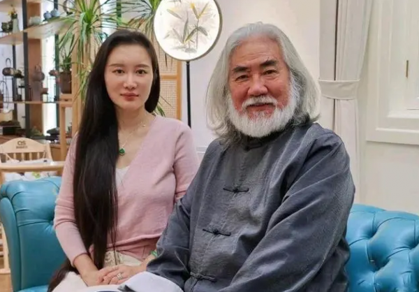 張紀中：20一斤的大米吃不起？惹網友爭議，小超市郝劭文受好評