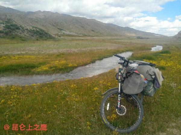 崑崙山的穿越——花石峽、冬給措納湖至香日德