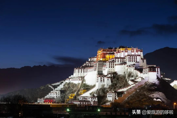 看展喝咖啡、賞壁畫、聽古樂…這座城市的寺廟也太厲害了吧