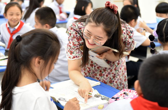 前4人後6人一共幾人？學生說出正確答案，被老師判錯：不是11人