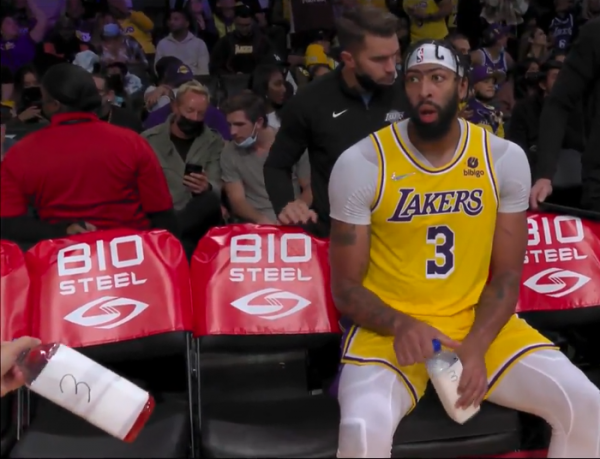 CBA球員浪費飲用水，姚明出臺新規定，看看NBA和女排咋做的吧