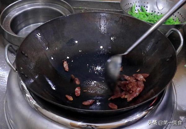 廚師長教你飯店臘腸炒芸豆做法，滿滿都是小技巧，清脆可口又簡單