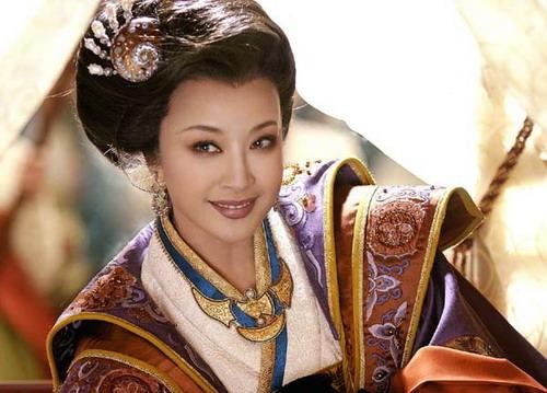 69歲的劉曉慶,為朋友仗義疏財,承諾給保姆養老 69歲的劉曉慶,為朋友仗義疏財,承諾給保姆養老