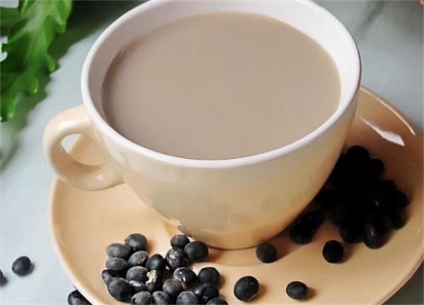 “黑豆打豆漿”喝,對身體有益還是有害呢?大家可以瞭解一下 “黑豆打豆漿”喝,對身體有益還是有害呢?大家可以瞭解一下