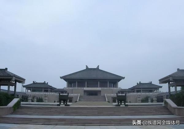 中國最大的家族墓地，佔地近3000畝墳包不計其數，距今已兩千多年