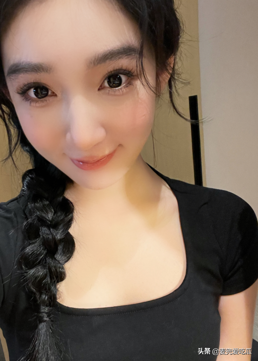 都美竹撞臉混血網紅，自曝整了鼻子，網友直呼：完全沒認出來