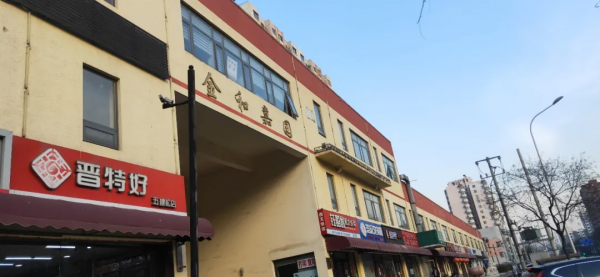 五棵松眾星捧月，這小區獨當一面