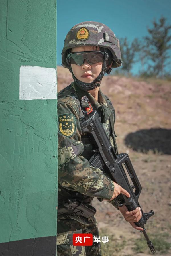 實力圈粉！女子特戰隊員高燃桌布來了