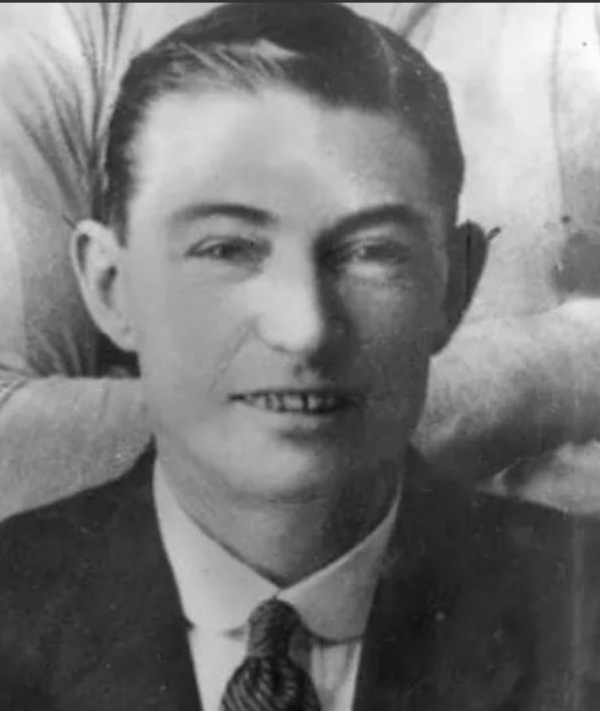 1935年拳擊手離奇失蹤，18天后，他的一隻手臂竟然在水族館出現