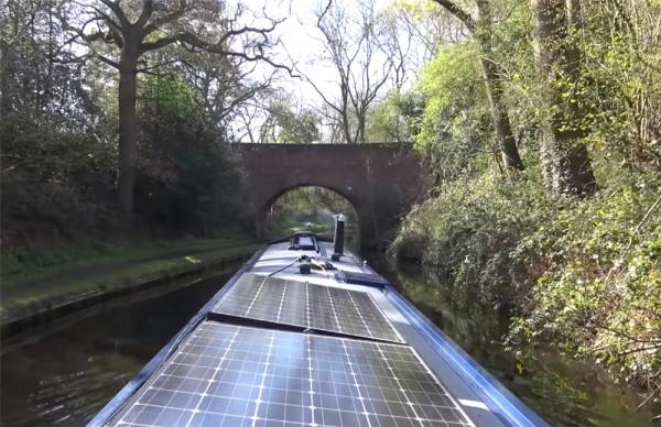 52歲的他放棄一切，住進33㎡“房船”中漂泊流浪，一晃已生活5年