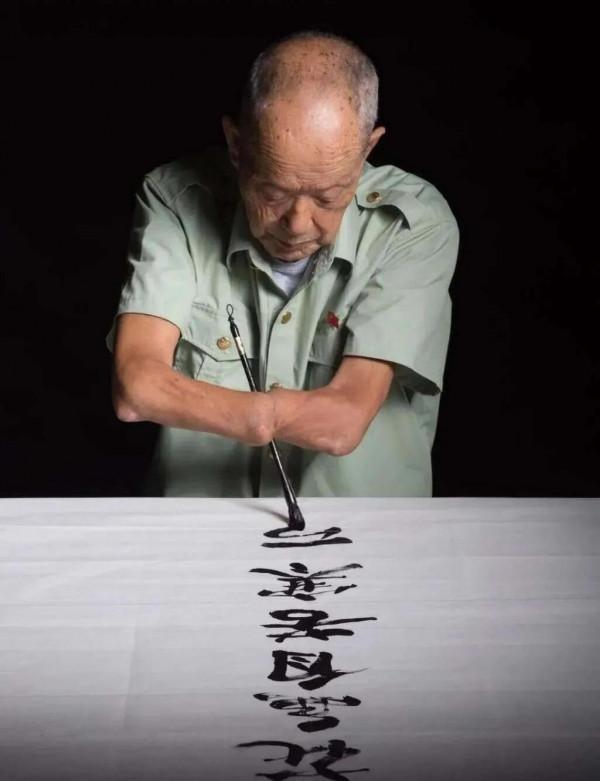 他是長津湖戰役中，冰雕連倖存者之一，被人們稱為“中國的保爾”