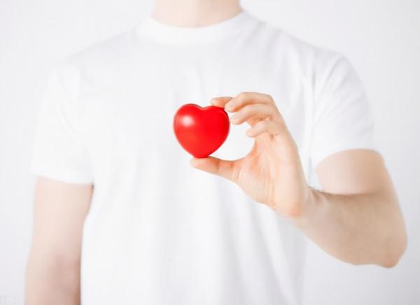 “舌為心之苗”：心臟不好，舌頭或會有4個變化，不妨瞭解一下