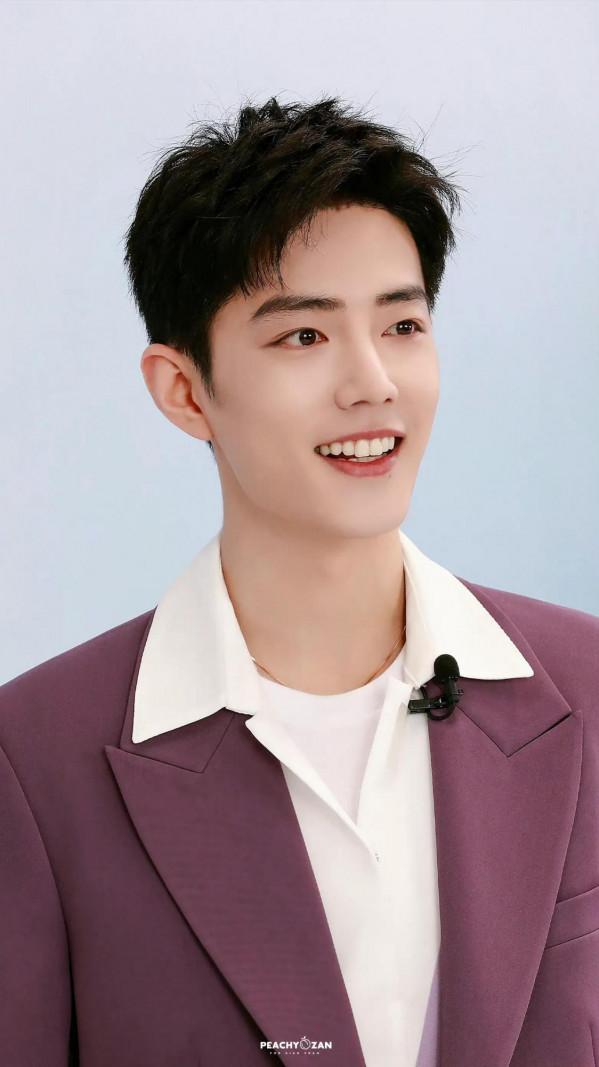 肖戰紫色西裝桌布