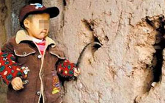 這是得了什麼病?美國女子熱衷吃牆皮,7年竟吃掉100多平方米 這是得了什麼病?美國女子熱衷吃牆皮,7年竟吃掉100多平方米