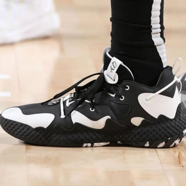 NBA 新賽季球鞋上腳!哈登上腳曝光「下一代」戰靴 NBA 新賽季球鞋上腳!哈登上腳曝光「下一代」戰靴