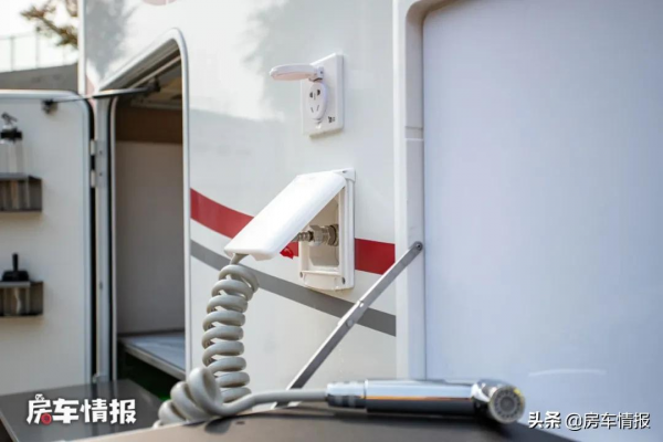 30萬出頭能入的輕卡房車，輕量化車身帶1100W太陽能，提車直接玩