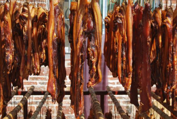 網友問：農民還可以自己殺年豬嗎？《生豬屠宰管理條例》給出答案