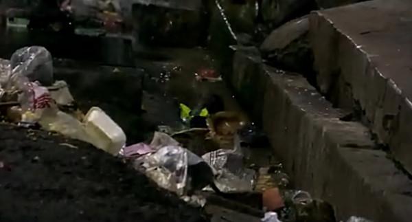 印度窮人的致富之路：用下水道的淤泥提煉黃金，一天能賺幾千元