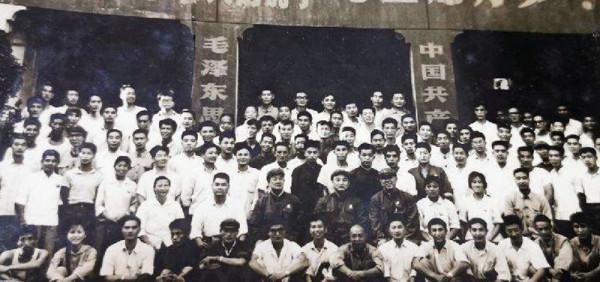 他36歲授上校，41歲升大校，56歲擔任安徽省委書記，58歲被審查