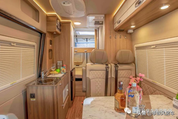 金冠賓歌B900|靈活輕巧鬆鬆滿足一家三口出行的B型房車 金冠賓歌B900|靈活輕巧鬆鬆滿足一家三口出行的B型房車