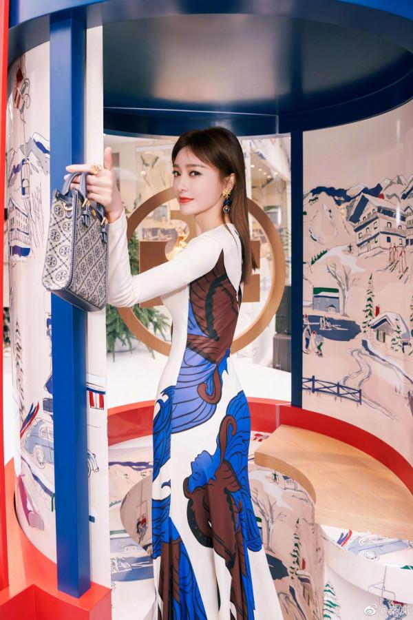 秦嵐美圖，精緻優雅，美目流盼，明豔動人