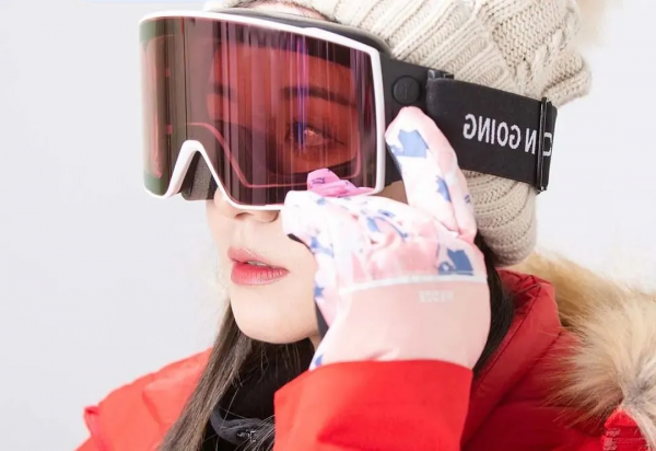 看雪裝.07丨國內首款可對講智慧滑雪鏡OUNCE R1