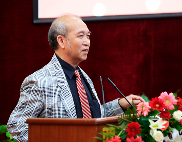 23歲小夥繼承姨媽英國房產，內藏六萬件中國文物，後全部捐國家