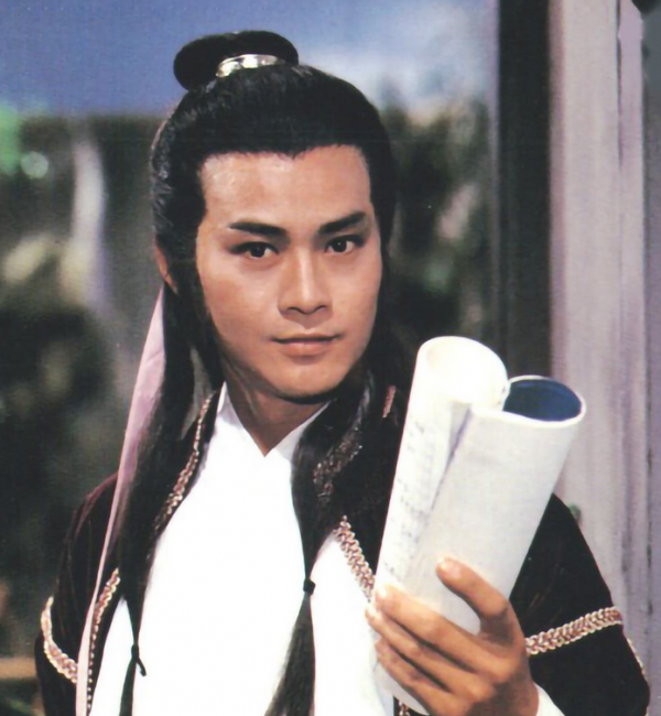 74歲鄭少秋現身機場!瘦骨嶙峋難掩儒雅氣質,被粉絲熱情包圍送花 74歲鄭少秋現身機場!瘦骨嶙峋難掩儒雅氣質,被粉絲熱情包圍送花