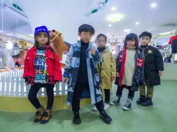 1983年，美國夫婦生下14.5斤巨嬰，從小遭受歧視，如今卻成為空警