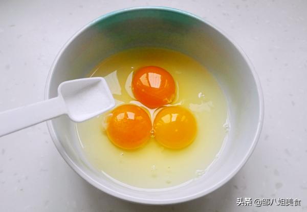 蒸雞蛋羹,不要只會加水蒸,做好4點小細節,蒸蛋細膩滑嫩,好吃 蒸雞蛋羹,不要只會加水蒸,做好4點小細節,蒸蛋細膩滑嫩,好吃