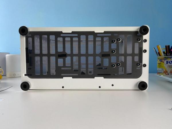 打造清爽桌面，嘗試組裝全白色幻彩小機箱，既簡單也不簡單